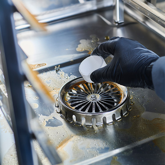 Cleaning a machine with detergent – part of maintaining the HOBART CHEF'S COMBI in professional kitchens.
