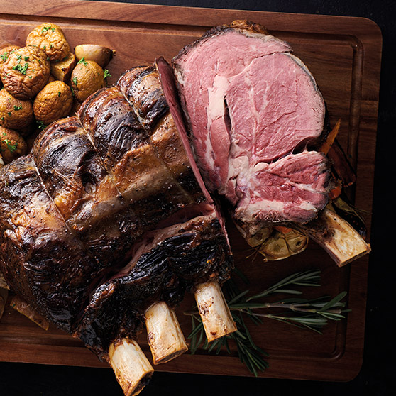 Perfectly cooked meat with potatoes, prepared in the HOBART CHEF'S COMBI.