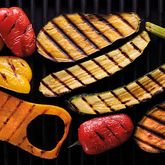 Colorful grilled vegetables such as zucchini, bell peppers, and eggplant with distinct grill marks – evenly cooked using HOBART's CHEF'S COMBI for optimal roasting flavor and color retention.