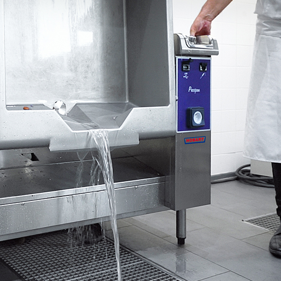 HOBART Precipan, stainless-steel multipurpose cooking appliance for professional kitchens, featuring a tilting pan for safe draining of liquids, ergonomic controls, perfect for frying, braising, and cooking in large-scale foodservice, hygienic and easy to clean.